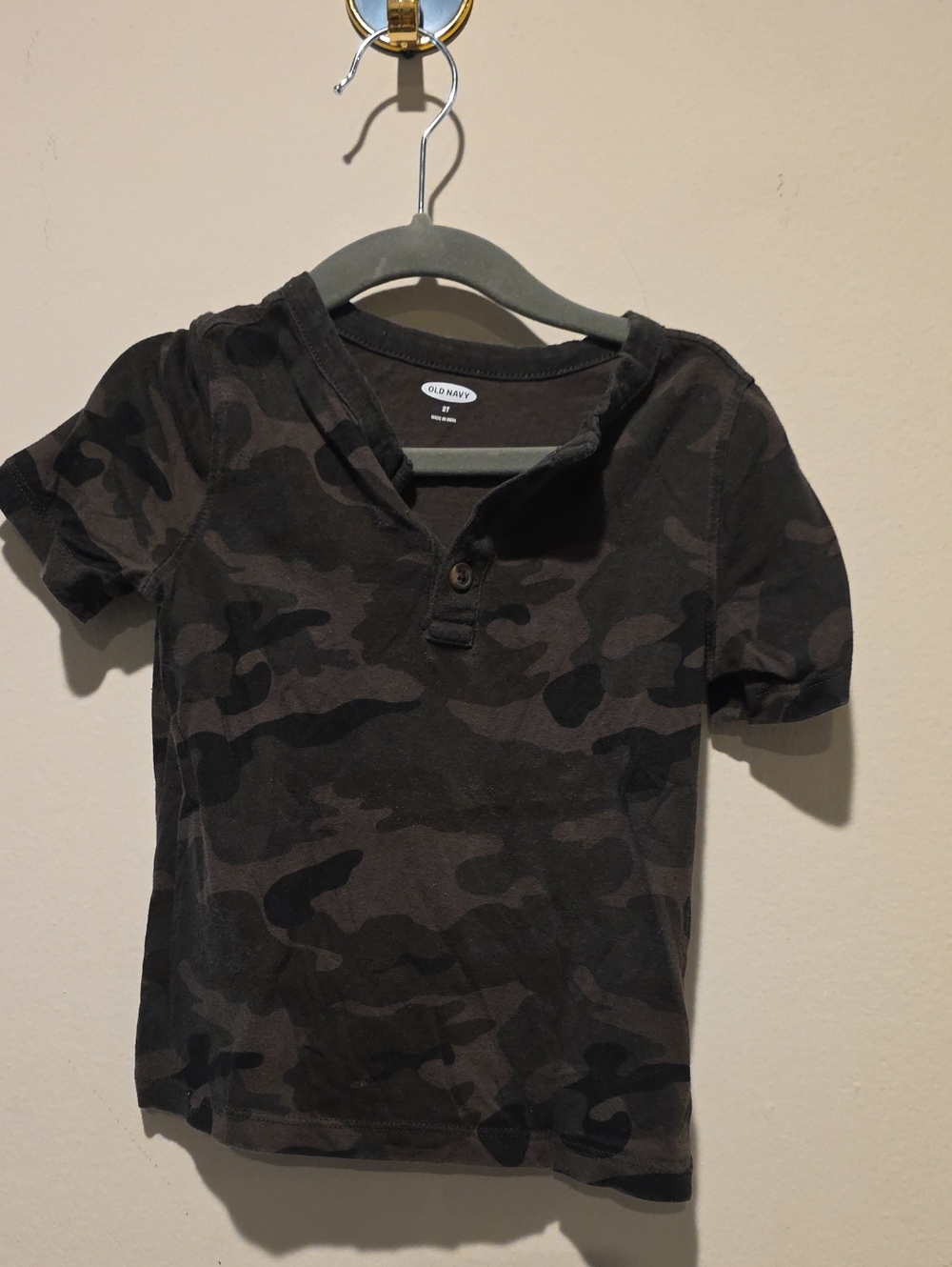 Old Navy Black & Charcoal Camo Short Sleeve Henley Tee 2t